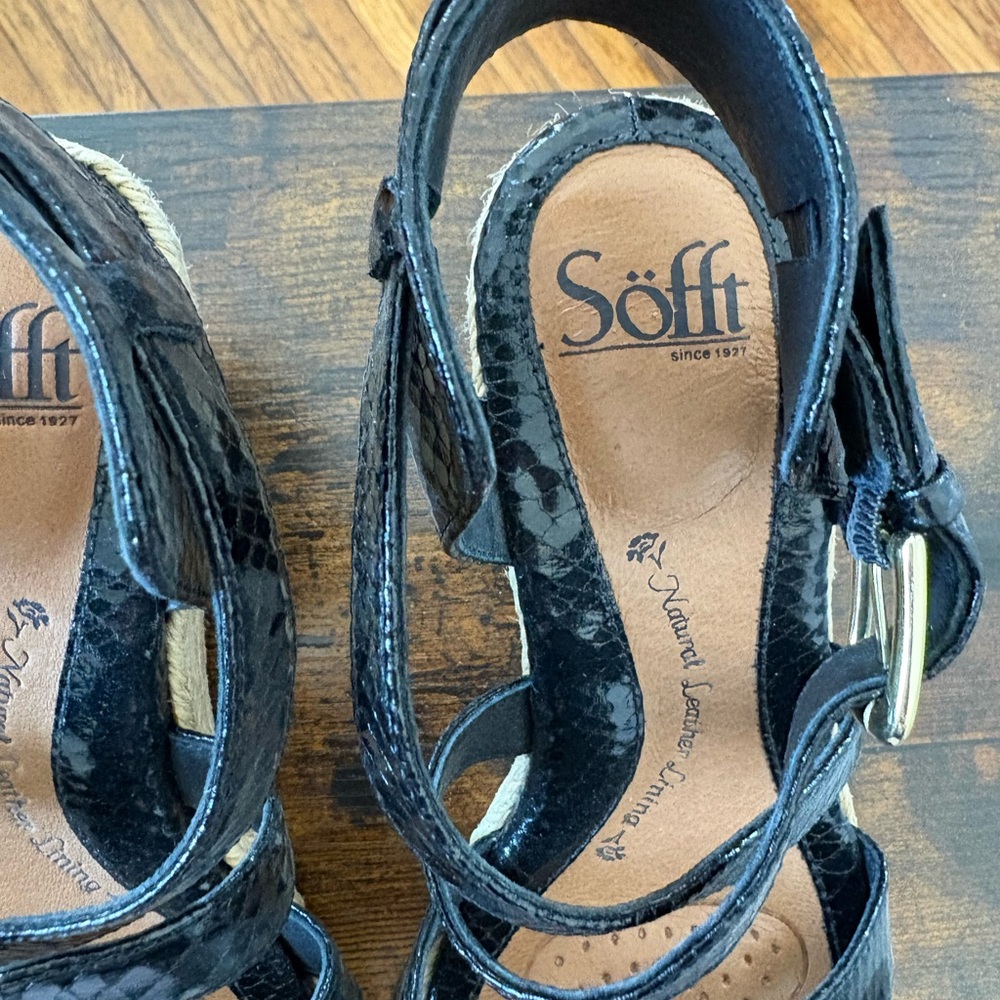 Sofft Black Textured Women's Heels - Picture 2 of 7